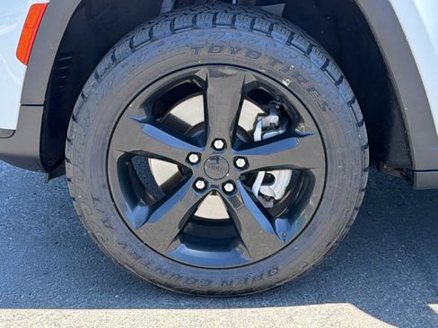 Used 2021 Jeep Grand Cherokee L Laredo AWD/4WD image 9