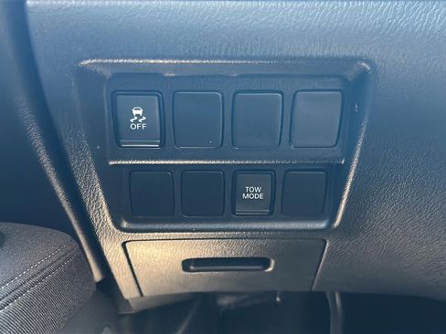Used 2017 Nissan Pathfinder SV FWD image 29