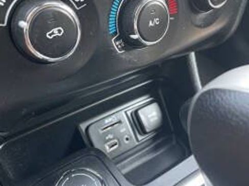 Used 2016 Jeep Cherokee Sport AWD/4WD image 6