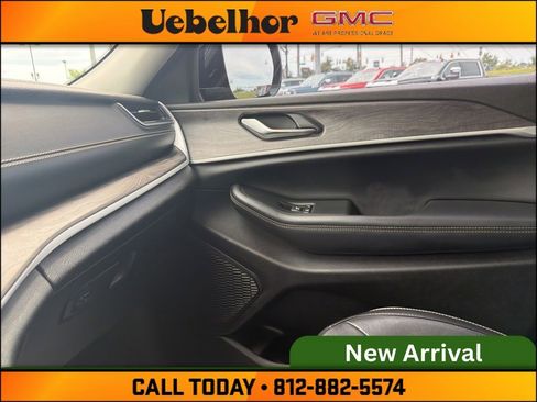 Used 2023 Jeep Grand Cherokee Limited w/ Trailer Tow Prep Group (B) AWD/4WD image 33