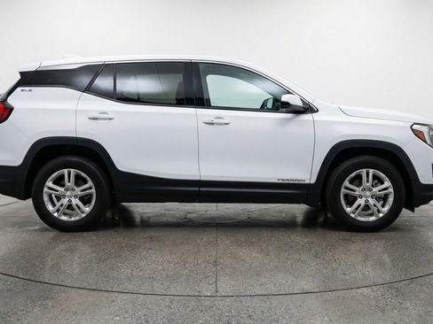 Used 2024 GMC Terrain SLE FWD image 11