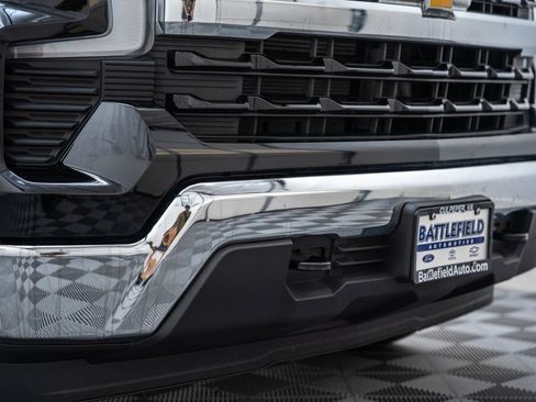 Used 2025 Chevrolet Silverado 1500 LT AWD/4WD image 14