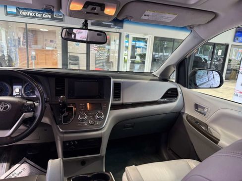 Used 2017 Toyota Sienna XLE w/ XLE Navigation Package AWD/4WD image 24
