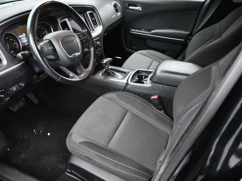 Used 2019 Dodge Charger SXT image 9