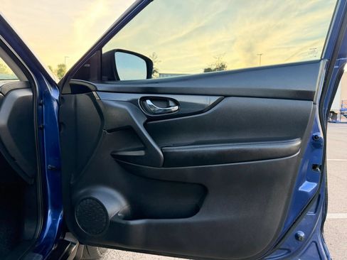 Used 2019 Nissan Rogue SL w/ Premium Package FWD image 16