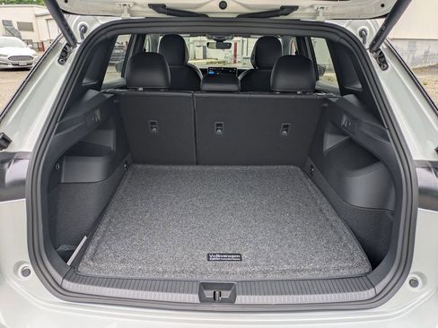 New 2026 Volkswagen Tiguan SE R-Line FWD image 13