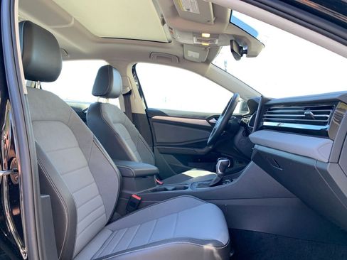 Used 2025 Volkswagen Jetta SE image 35