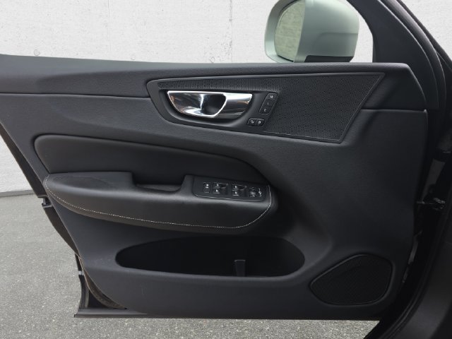 Used 2018 Volvo XC60 T6 R-Design w/ Convenience Package AWD/4WD image 27