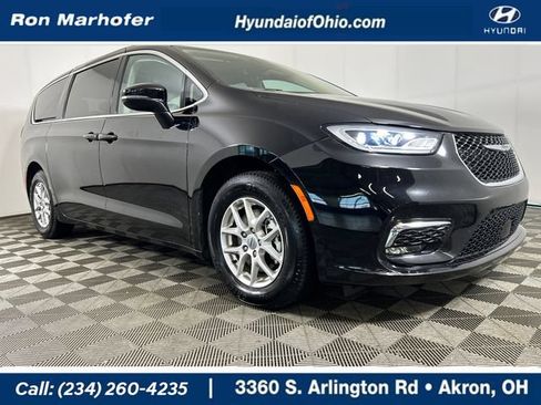 Used 2024 Chrysler Pacifica Touring-L FWD image 1