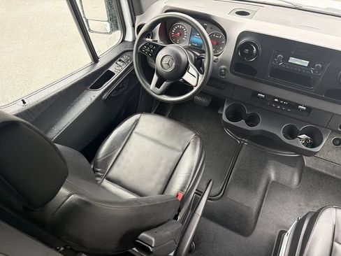 Used 2024 Mercedes-Benz Sprinter 2500 image 28