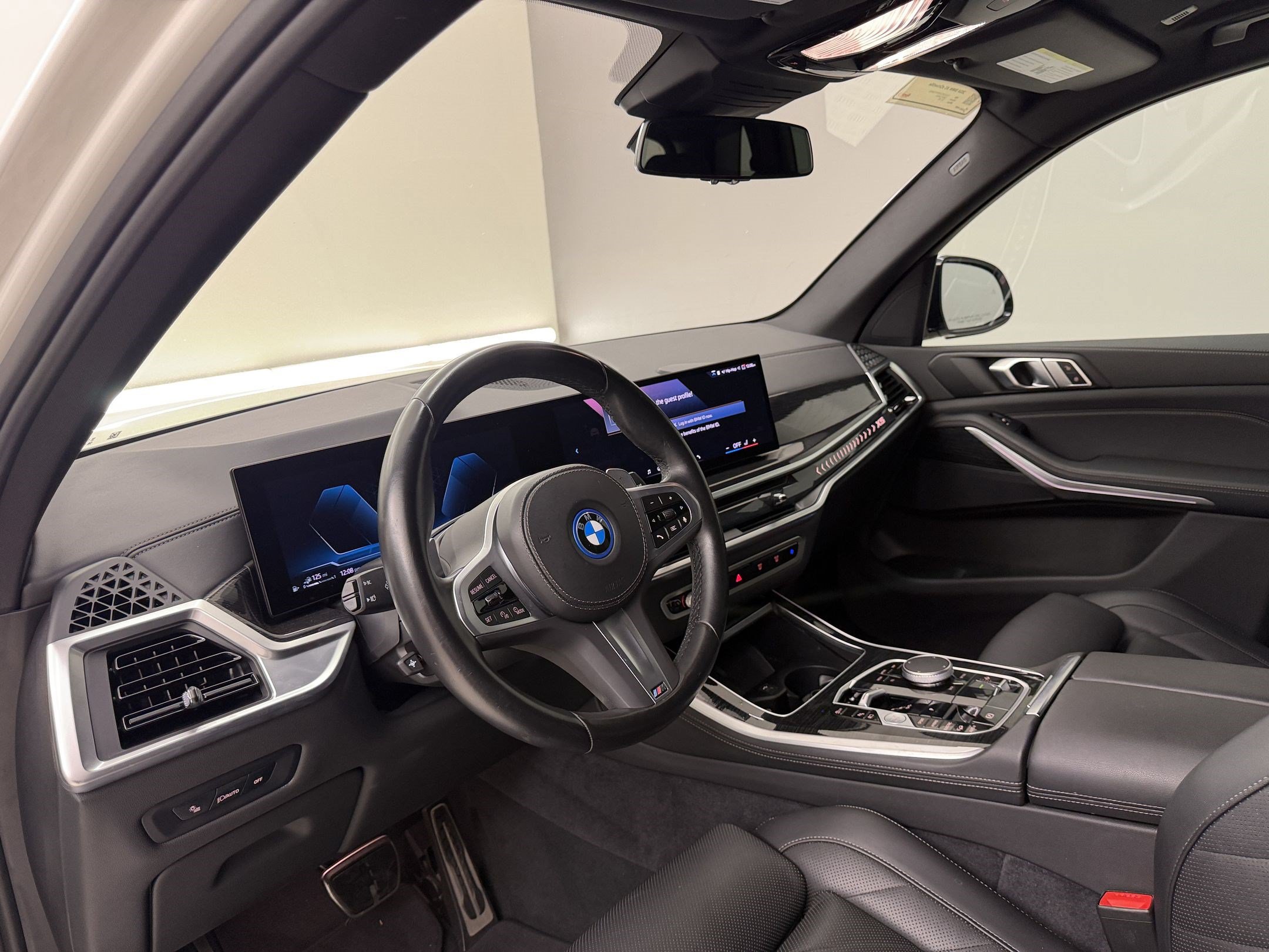 Used 2024 BMW X5 xDrive50e w/ M Sport Package AWD/4WD image 4