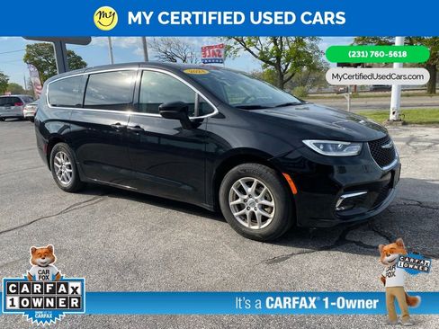 Used 2024 Chrysler Pacifica Touring-L FWD image 3