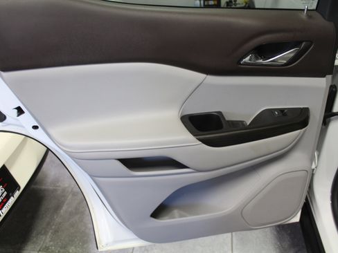 Used 2017 GMC Acadia SLT image 26