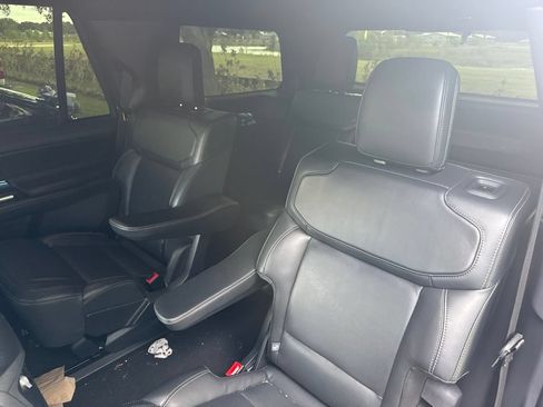 Used 2025 Ford Expedition Platinum w/ Stealth Appearance Package AWD/4WD image 9
