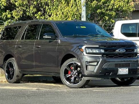 Used 2022 Ford Expedition Max Limited image 2