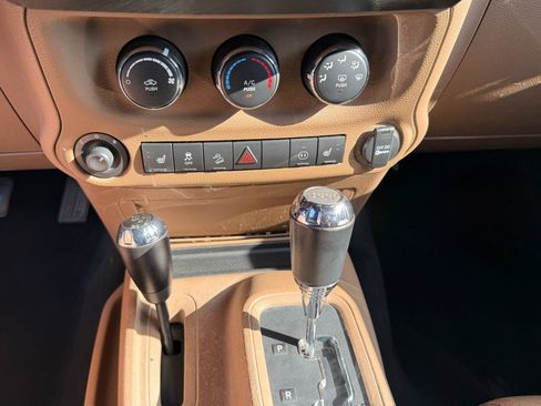 Used 2012 Jeep Wrangler Sahara w/ Connectivity Group AWD/4WD image 26