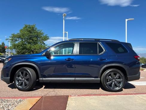 Certified 2025 Honda Pilot Sport image 4