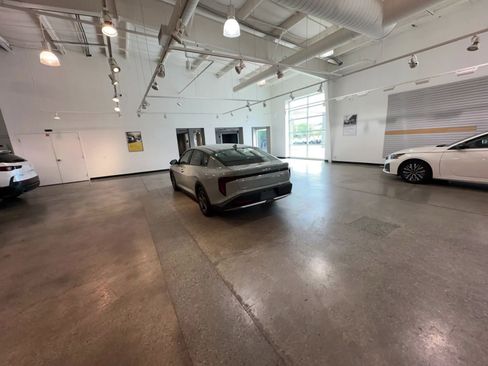 Used 2025 Kia K4 FWD image 15