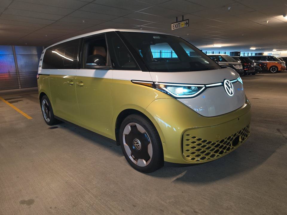 Used 2025 Volkswagen ID. Buzz Pro S Plus AWD/4WD image 10