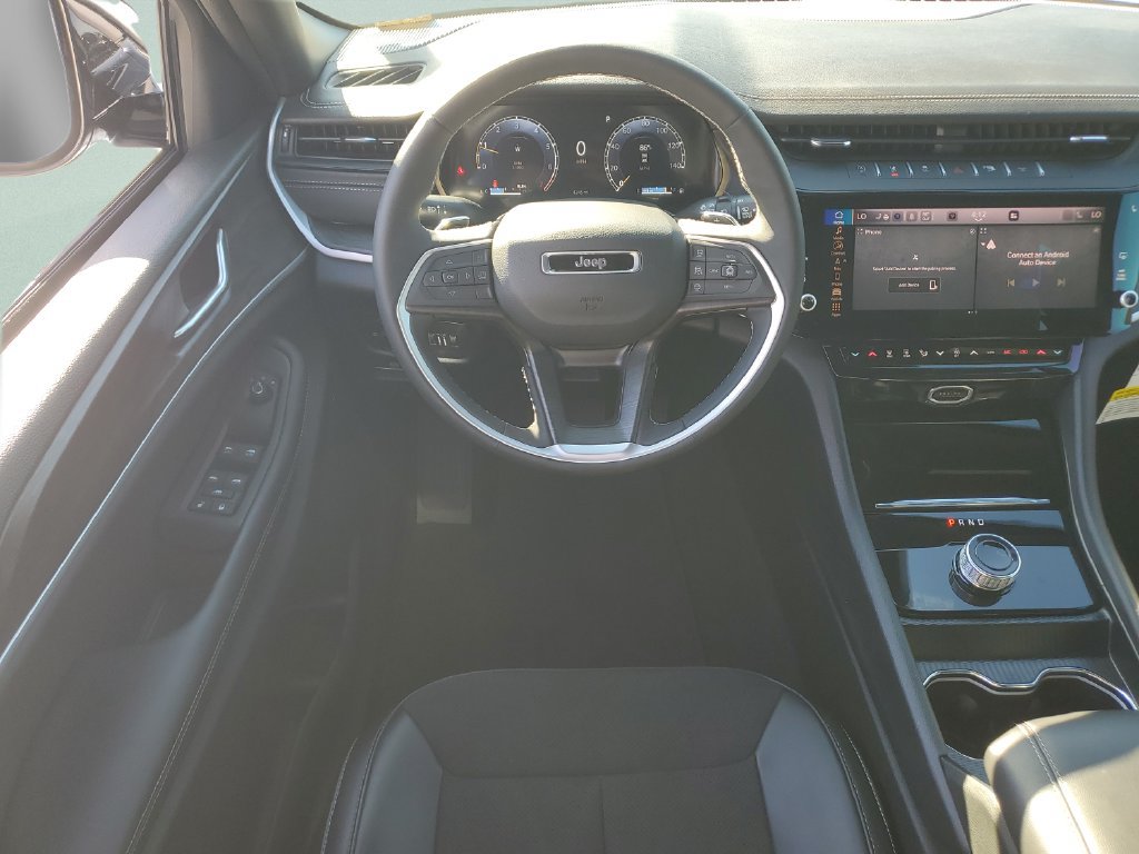 Used 2026 Jeep Grand Cherokee Altitude RWD image 12