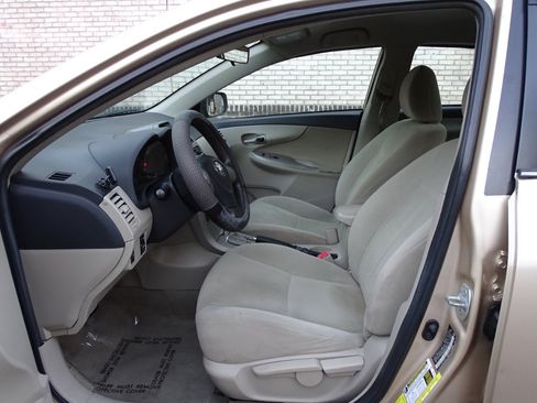 Used 2013 Toyota Corolla LE image 7