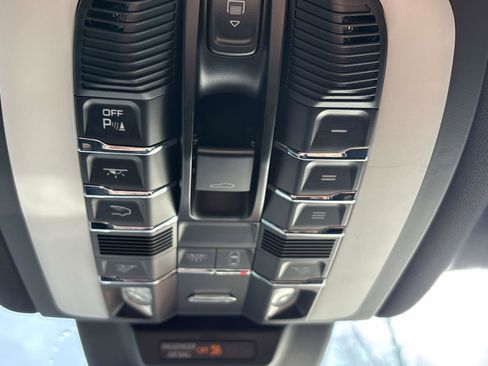 Used 2021 Porsche Macan w/ Driver Memory Package image 25