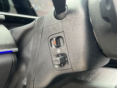 Used 2023 Mercedes-Benz GLE 350 4MATIC w/ AMG Line Exterior image 37