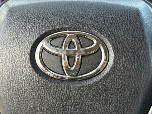 Used 2018 Toyota Camry LE FWD image 22