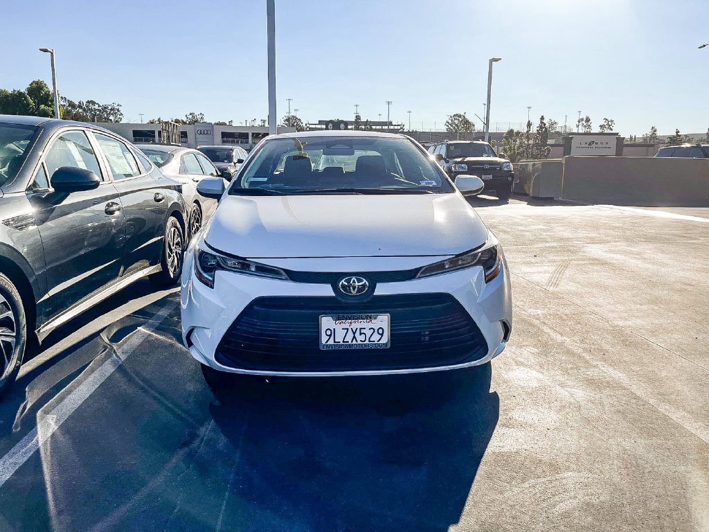 Used 2024 Toyota Corolla LE w/ LE Convenience Package FWD image 2