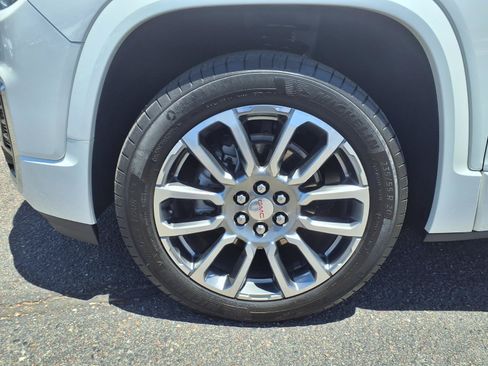 Used 2023 GMC Acadia Denali w/ Denali Technology Package FWD image 10