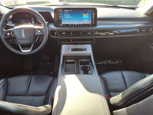 Used 2025 Lincoln Aviator 2WD image 9