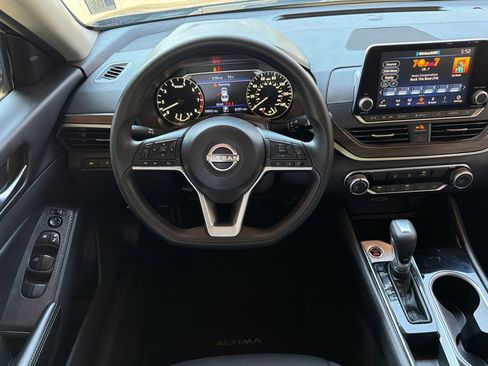 Used 2024 Nissan Altima 2.5 SV FWD image 19
