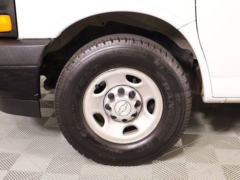 Used 2017 Chevrolet Express 2500 RWD image 14
