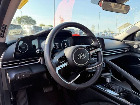 Used 2025 Hyundai Elantra SEL FWD image 10