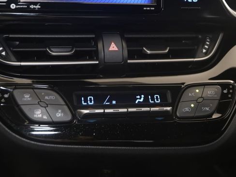 Used 2018 Toyota C-HR XLE FWD image 26