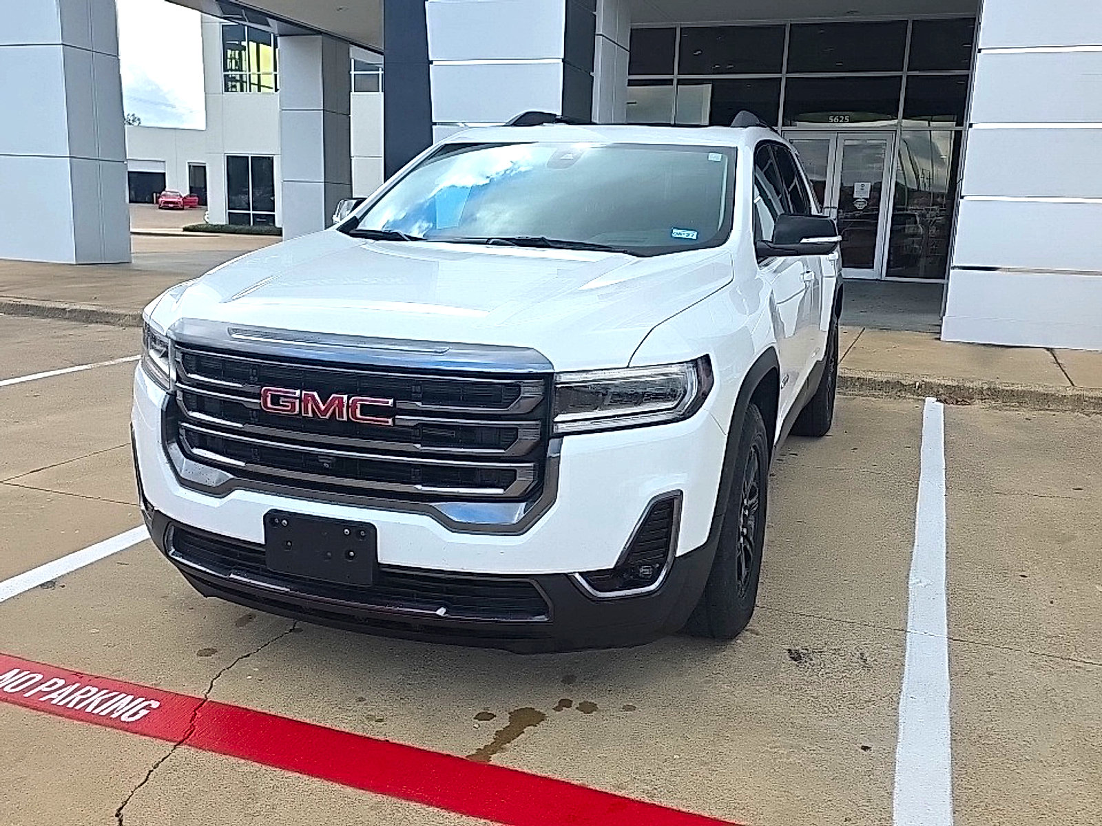 Used 2023 GMC Acadia AT4 w/ Technology Package AWD/4WD image 2