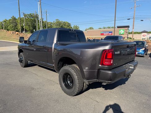 Used 2025 RAM 3500 Laramie AWD/4WD image 2