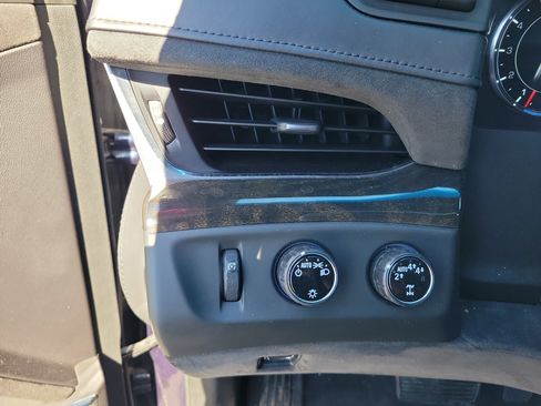 Used 2018 Cadillac Escalade ESV Platinum AWD/4WD image 31