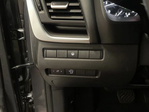 Used 2023 Nissan Rogue SV FWD image 24