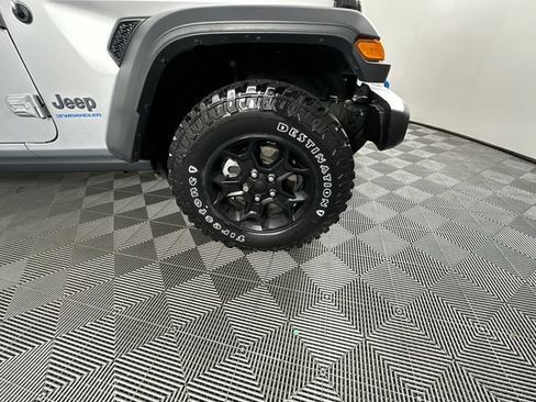Used 2023 Jeep Wrangler Unlimited w/ Convenience Group AWD/4WD image 4