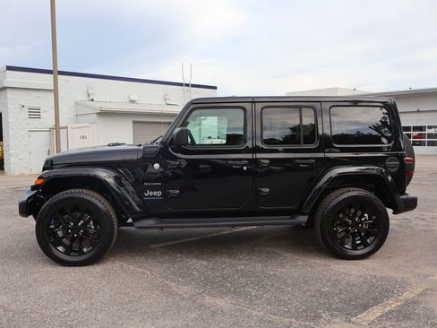 Used 2023 Jeep Wrangler Unlimited Sahara w/ Dual Top Group AWD/4WD image 5