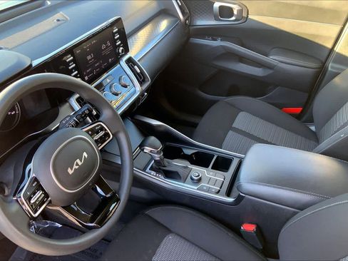 Used 2023 Kia Sorento LX FWD image 15