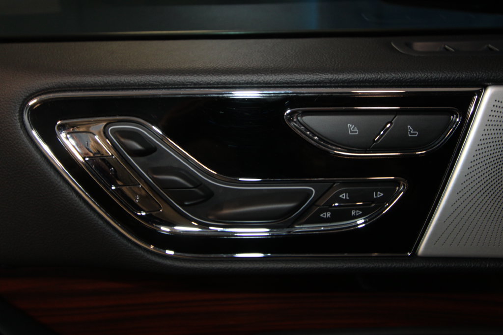 Used 2024 Lincoln Navigator L Reserve AWD/4WD image 9