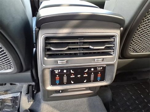 Used 2025 Audi Q7 3.0T Prestige image 11