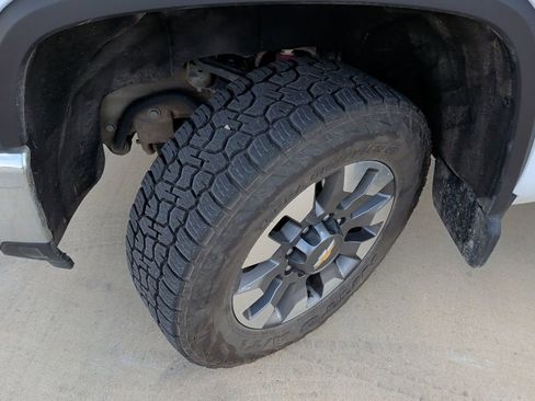 Used 2024 Chevrolet Silverado 2500 LT image 46