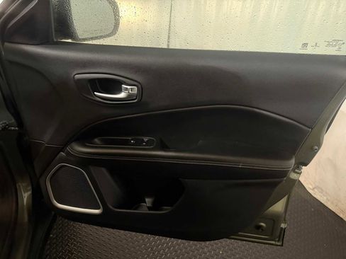 Certified 2021 Jeep Compass Latitude image 28