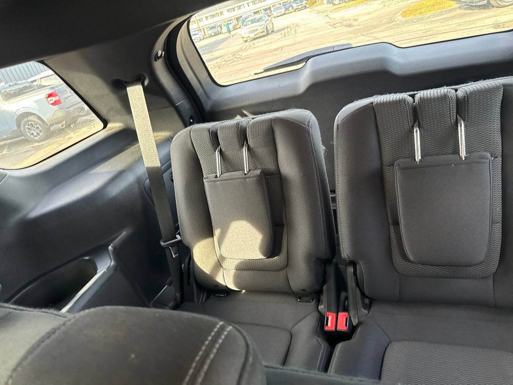 Used 2017 Ford Explorer XLT AWD/4WD image 44