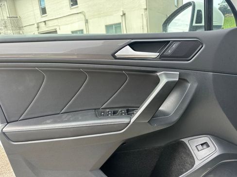 Used 2024 Volkswagen Tiguan SE image 12