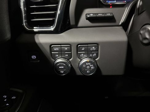 Used 2025 GMC Sierra 1500 Denali w/ Technology Package AWD/4WD image 18