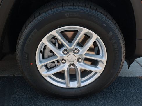 New 2026 Jeep Grand Cherokee L Laredo AWD/4WD image 8